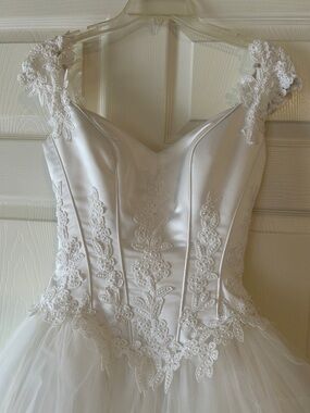 Ivory Lace Appliqué Ball Gown Bridal Dress